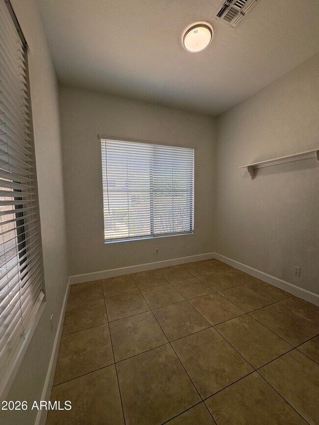Building Photo - 7729 E Tailspin Ln