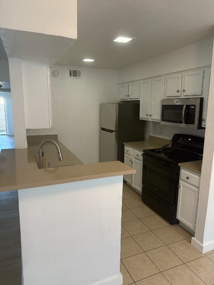 Building Photo - 5508 Lakeview Pkwy