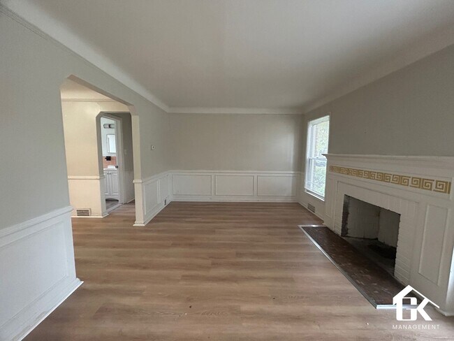 Building Photo - 5915 Farmbrook St