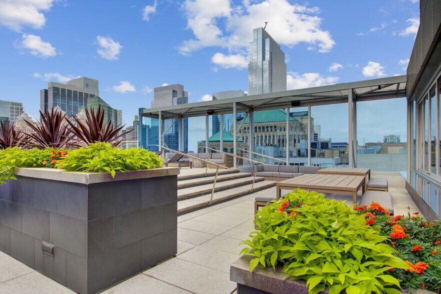 Building Photo - 151 W Kinzie St