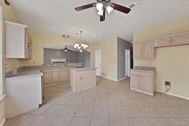 Building Photo - 745 Woodridge Dr