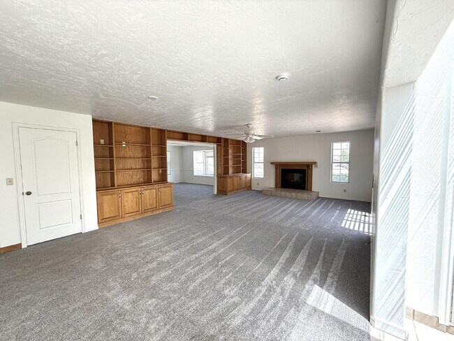 Building Photo - AVAILABLE AUGUST 4TH- RENT - 5 BDRM - 5 1/2 BATH - VIEWS VIEWS VIEWS