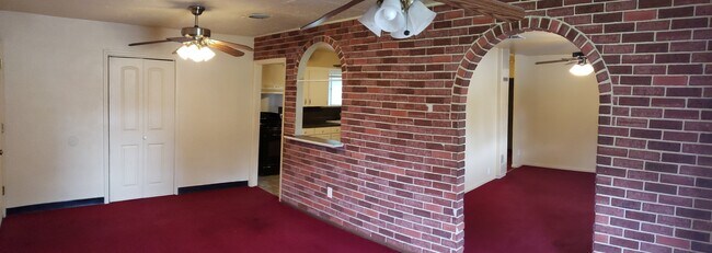 Building Photo - 906 Rose Cir