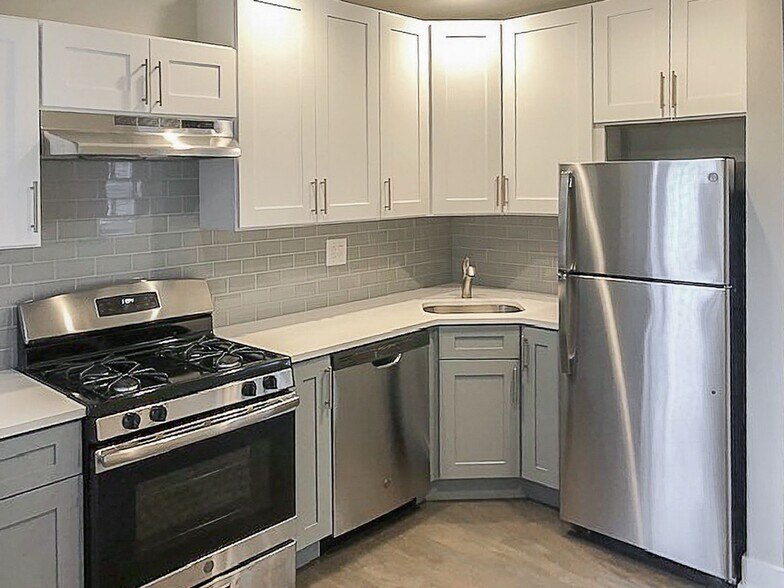 Building Photo - 5049 N Winchester Ave