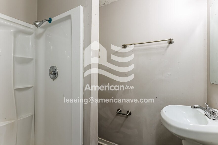 Building Photo - 2952 Woodside Dr