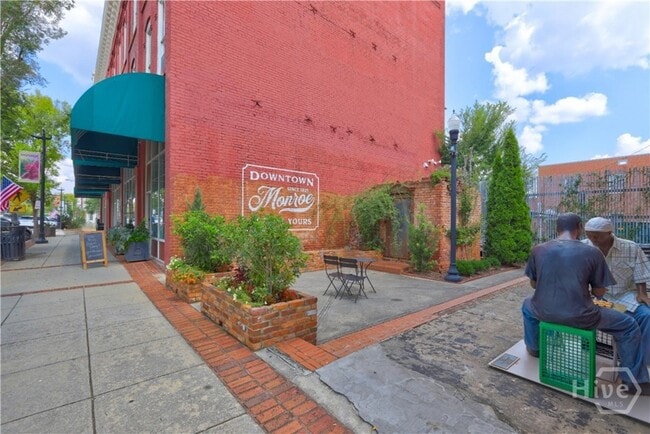 Building Photo - 123 S Broad St