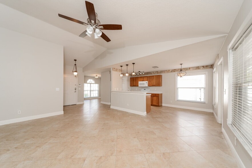 Building Photo - 12147 Warwick Cir