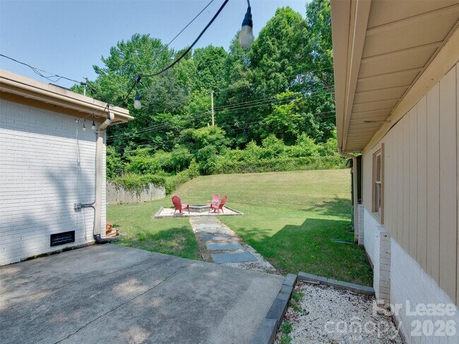 Building Photo - 3921 Sheffield Dr