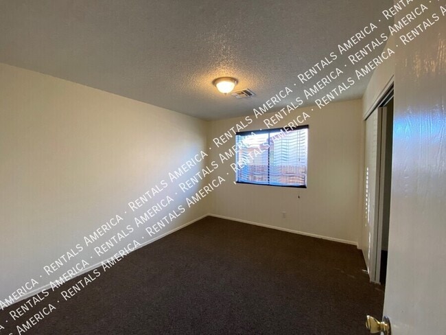 Building Photo - 1742 W Chardonnay Dr