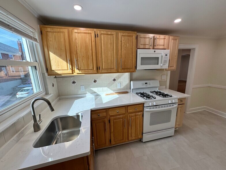 Building Photo - 170 Summit Ave