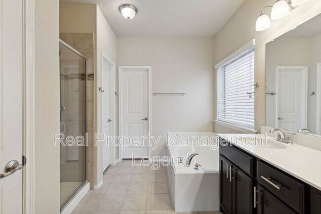 Building Photo - 812 Gray Fox Dr