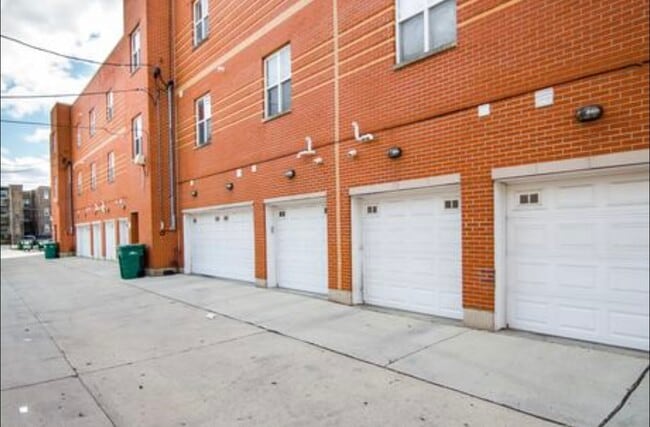 Building Photo - 1033 E 46th St