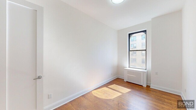 Building Photo - 26 E 91st St