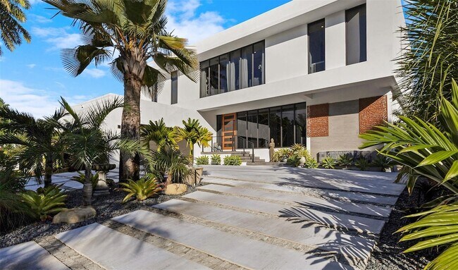 Building Photo - 823 Ponce de Leon Dr