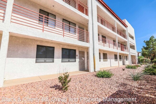 Building Photo - 1 br, 1 bath House - 1361 E University Ave...