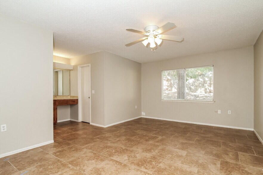 Building Photo - 6803 Highland Bluffs