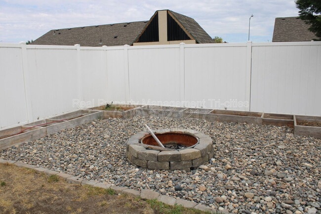 Building Photo - 5017 Laredo Dr