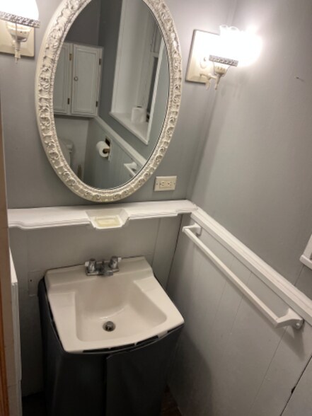 Building Photo - 257 Thompson Ave