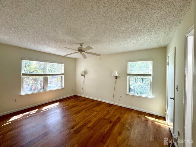 Building Photo - 21 Crabapple Ln