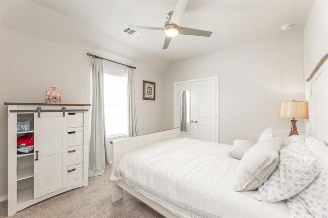 Building Photo - 11730 Twin Creeks Hill Dr