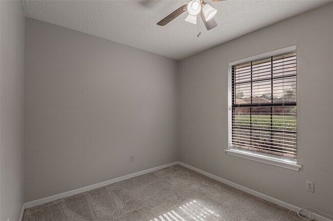 Building Photo - 3011 Sand Dr
