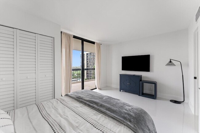 Building Photo - 2425 Presidential Way