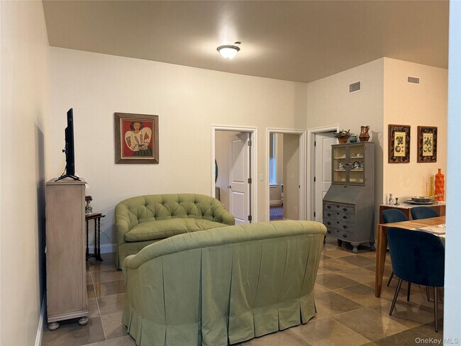 Building Photo - 125 Main St