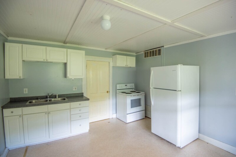 Building Photo - 153 Station Dr