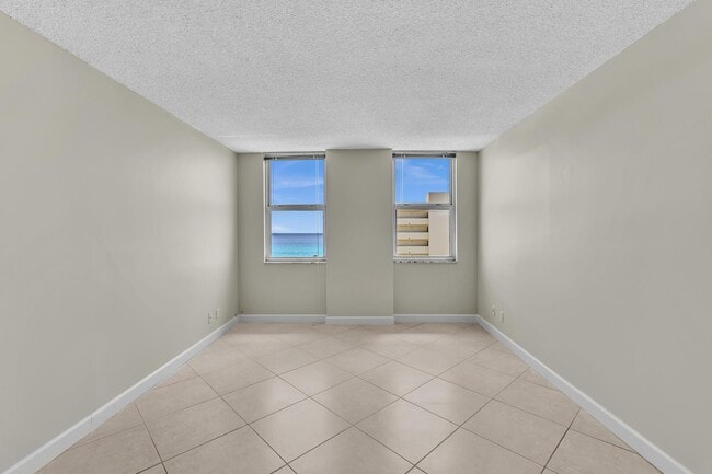 Building Photo - 1150 Hillsboro Mile
