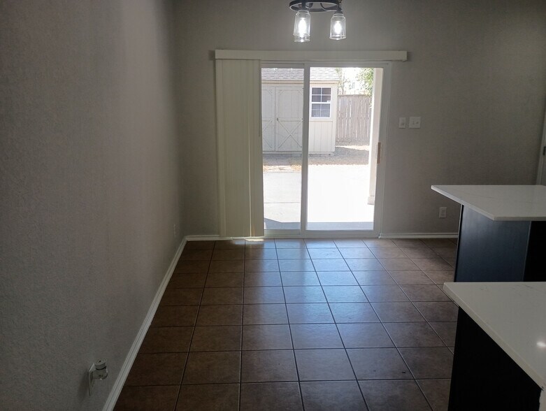 Building Photo - Room in House on Katherine Way