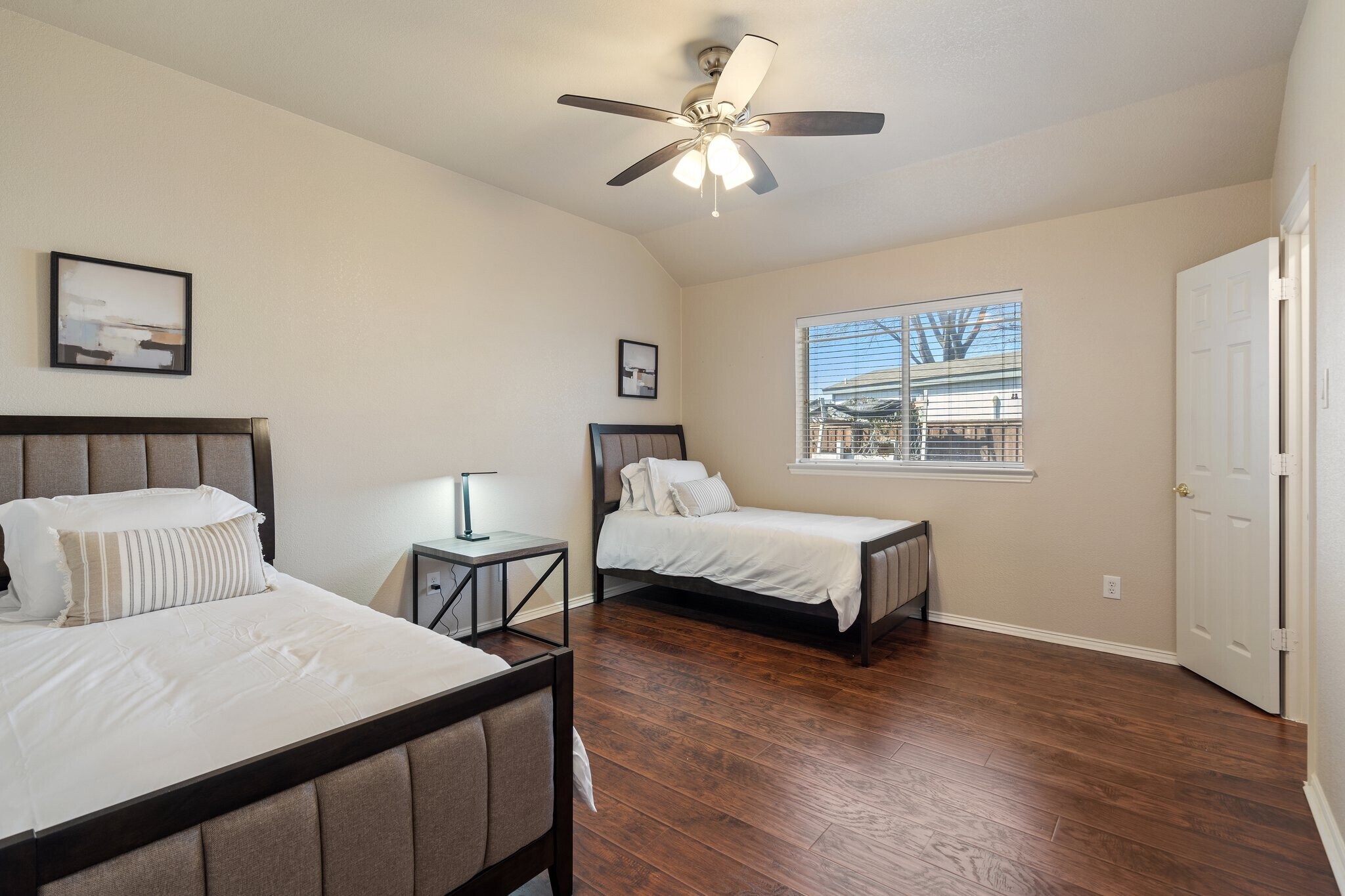 Building Photo - 107 Loda Ct