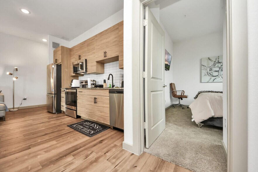 Building Photo - 1111 Shepherd Dr