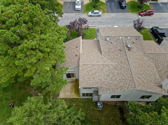 Building Photo - 26 White Swan Way