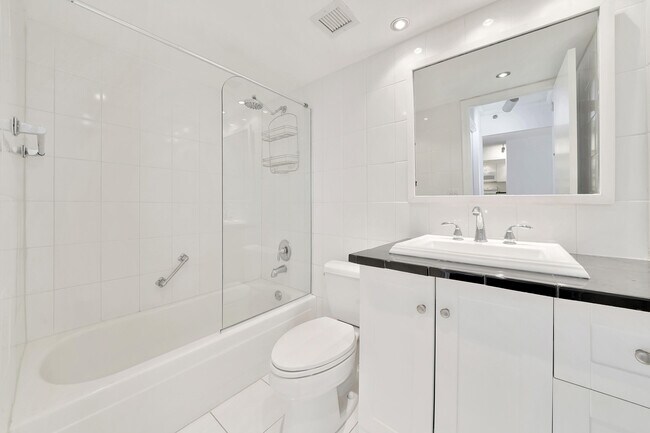 Building Photo - 3215 S Ocean Blvd