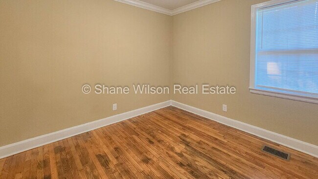 Building Photo - 1005 Mountain View Dr
