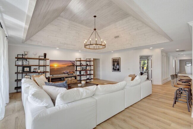 Building Photo - 11839 Pebblewood Dr