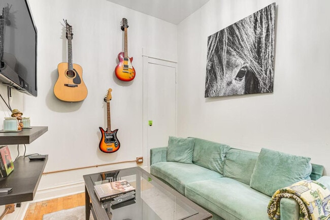 Building Photo - 3252 W Wabansia Ave