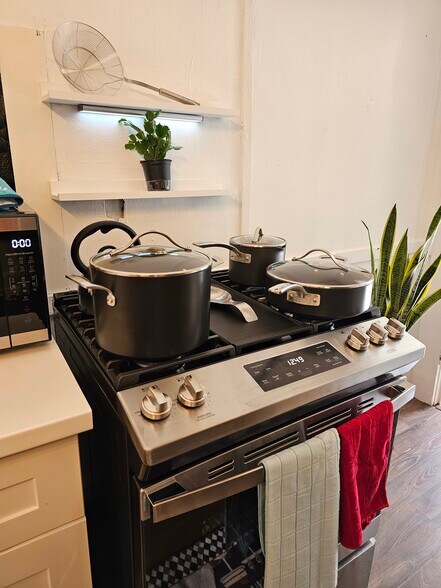 Modern Appliances - 607 Gaskill St SE