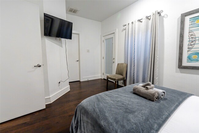 Building Photo - 1205 Summer St