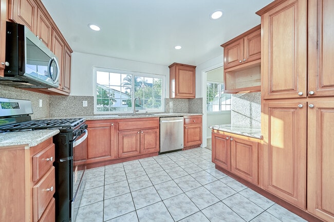 Building Photo - 15507 Caulfield Ave