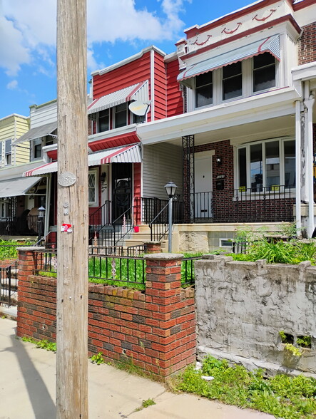 Building Photo - 5723 N Woodstock St