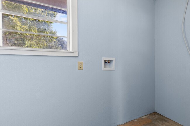 Building Photo - 605 Catalina Dr