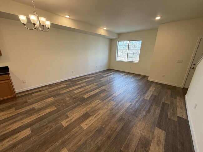 Building Photo - 885 E 98th Ave