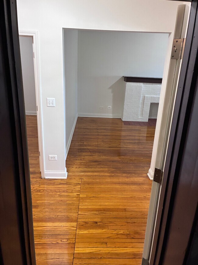 Building Photo - Normal