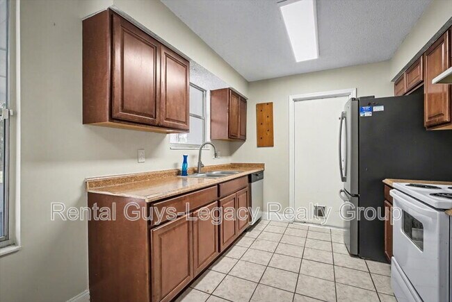 Building Photo - 2120 Blair Rd