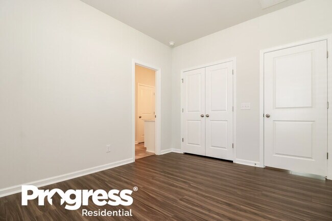 Building Photo - 5 Fifth St