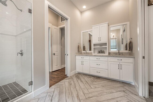 Building Photo - 127 5th St