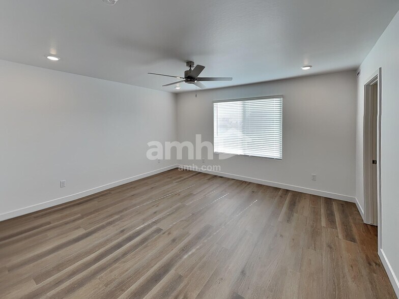 Building Photo - 20177 W Thomas Rd