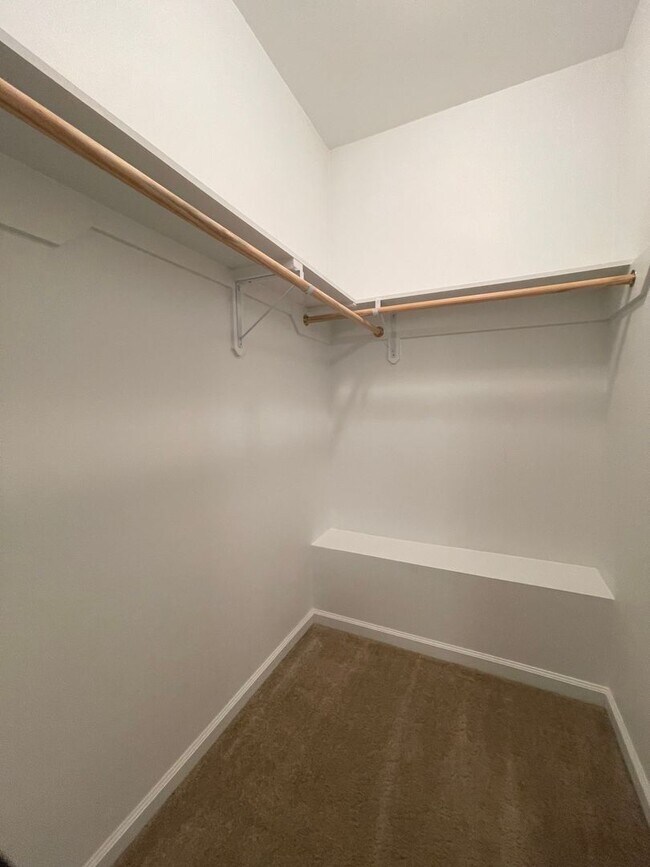 Building Photo - Berkshire Beauty