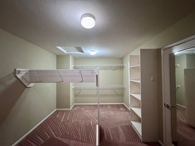 Building Photo - Beautiful Two Story 5 bedroom Home in the ...
